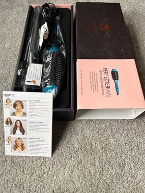 Calista Perfecter Oval Volumizing Heated Brush - New in opened box